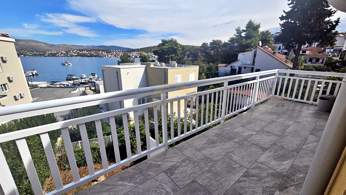 Apartmajska hiša v Okrugu Gornjem/Čiovo, drugi niz od morja - 5 apartmajev